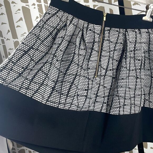 Banana Republic Black & White Jacquard Knit Asymmetrical Crossover Mini Skirt si - Picture 6 of 6
